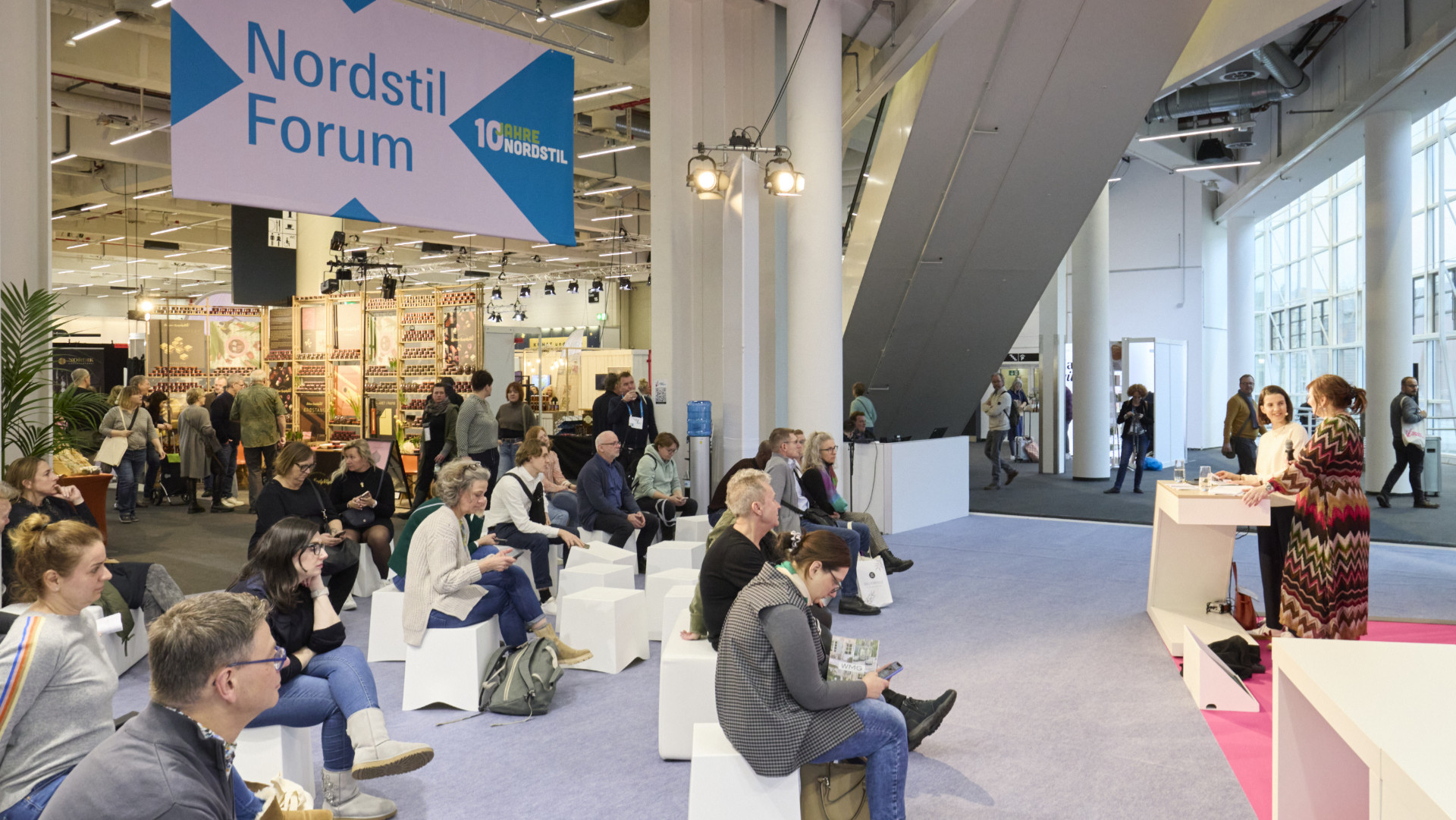 On all three trade fair days, visitors will receive practical tips from experts on the Forum stage. Photo: Messe Frankfurt / Rolf Otzipka