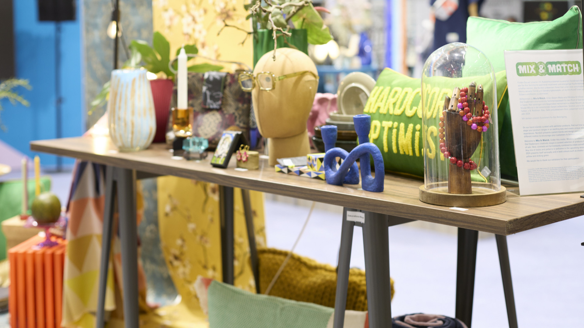 In cheerfully colourful style worlds, a feeling of well-being becomes a feeling of living: original product presentations provide inspiration for the point of sale and boost the consumer mood. Photo: Messe Frankfurt / Rolf Otzipka