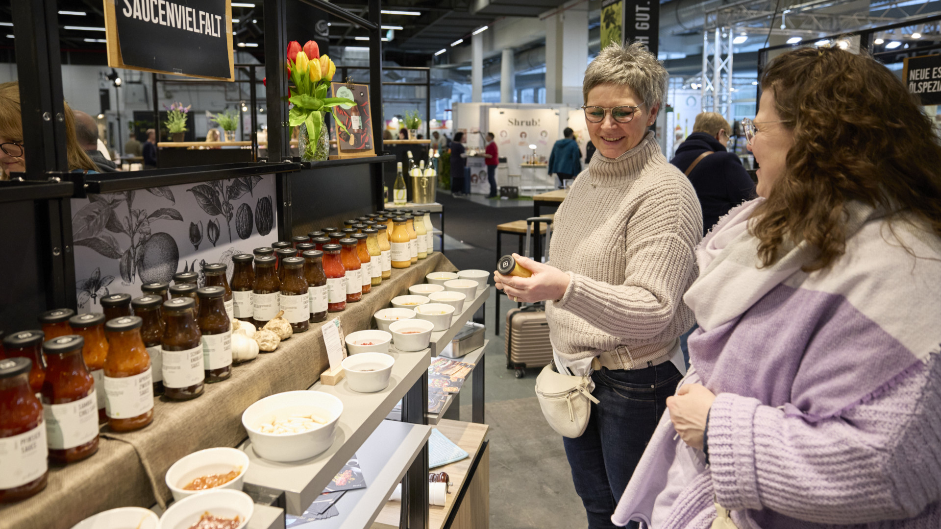 Two trade visitors at the spice stand at Nordstil.