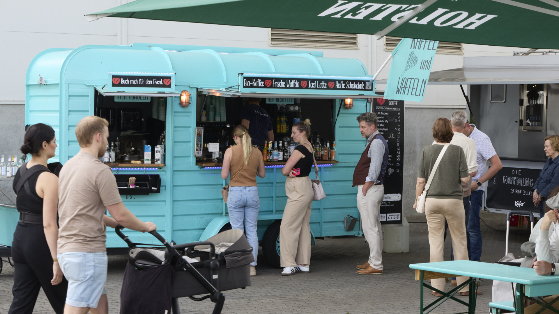 Foodtruck mit Personen